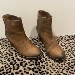 Dina True Bird Song Leather Wedge Boot